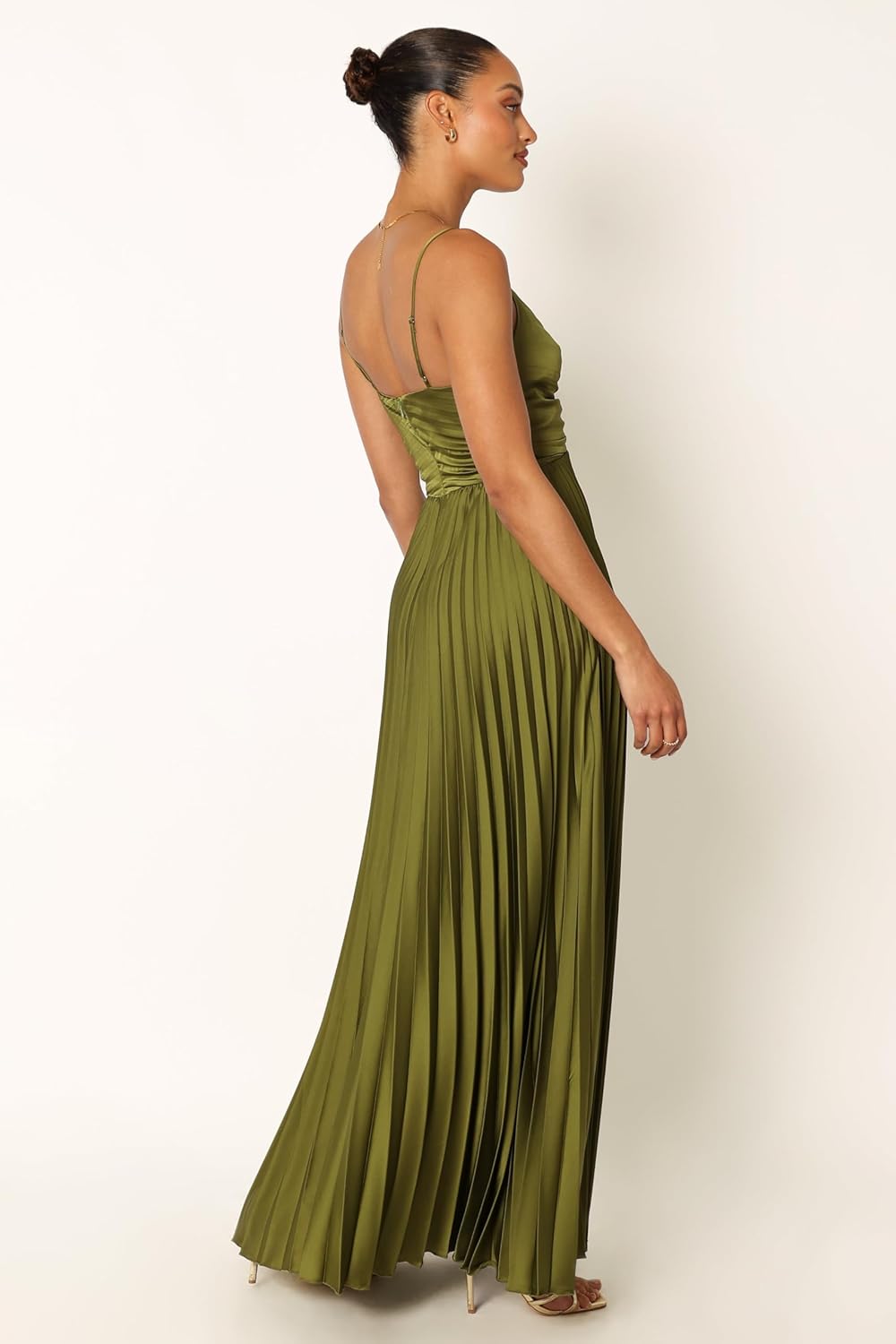 Robe mi-longue plissée élégante pour événements formels