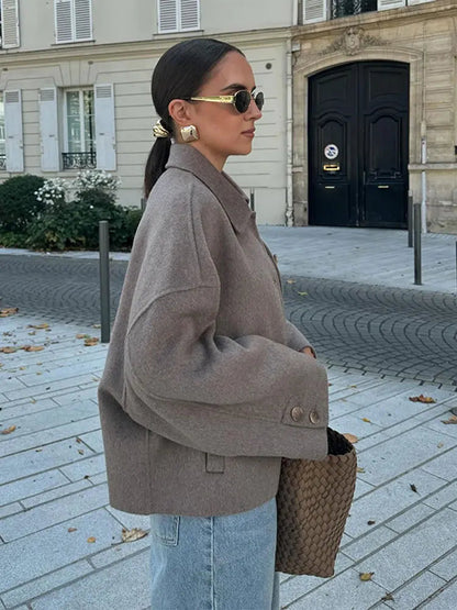 Veste matelassée élégante à revers pour saisons de transition