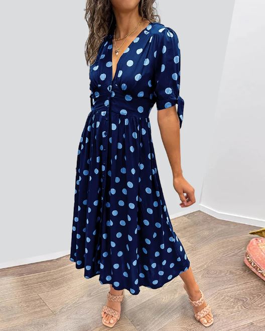 Robe à pois avec encolure en V profond