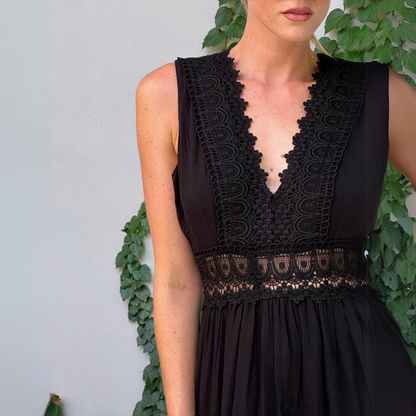 Sadie™ | Robe caraco en dentelle à col en V