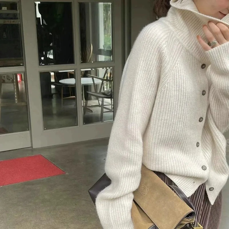 Pull à col roulé en tricot épais confortable avec boutons