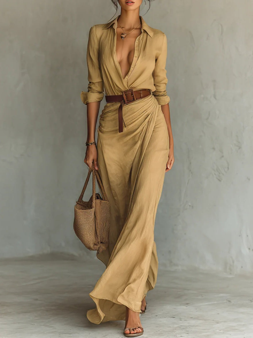 Robe longue ceinturée à manches longues et revers