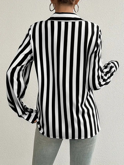 Chemise à boutons rayée élégante