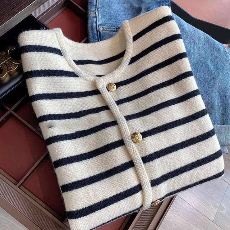 Pull tricoté rayé confortable pour les superpositions d'automne