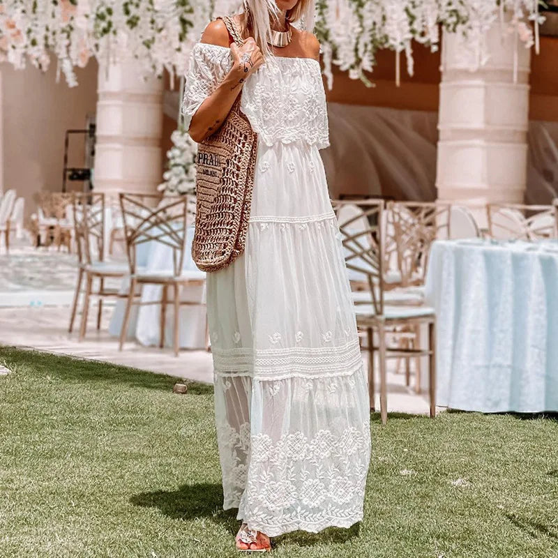 Robe bohème en dentelle brodée avec détails floraux