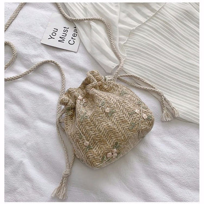 Sac seau en fibre naturelle avec voilage