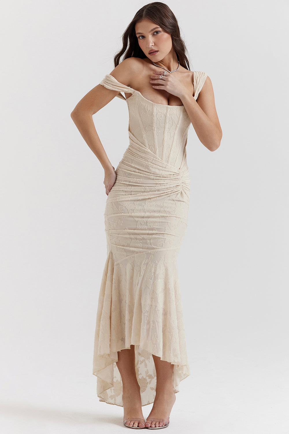 Robe midi fluide à taille cintrée valorisante