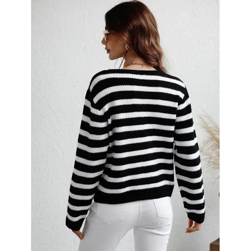 Pull en maille douillet avec fermeture à boutons et poches latérales