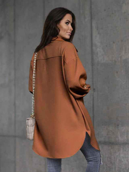 Chemise-veston longue boutonnée confortable avec col en laine et revers