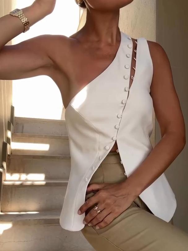 Chic top à une épaule avec détail de boutons