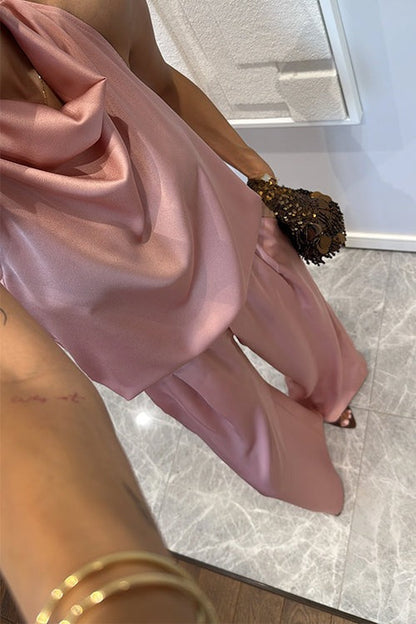 Ensemble en satin à col bénitier et pantalon taille large