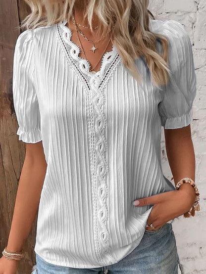 Chemise élégante à col en V avec bords lisses