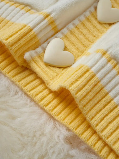 Cardigan à capuche boutonné avec détails cœur