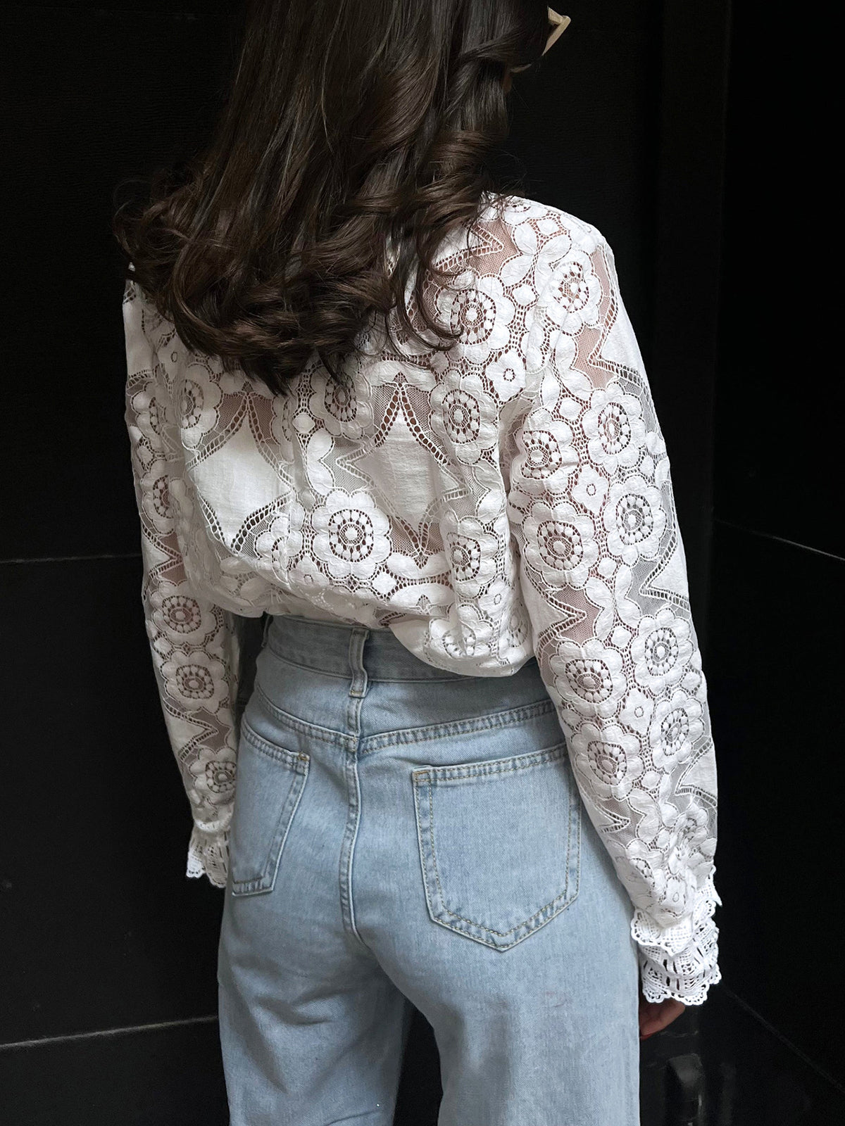 Océane Dubois® | T-shirt à col ras-du-cou à broderie de dentelle florale semi-transparente