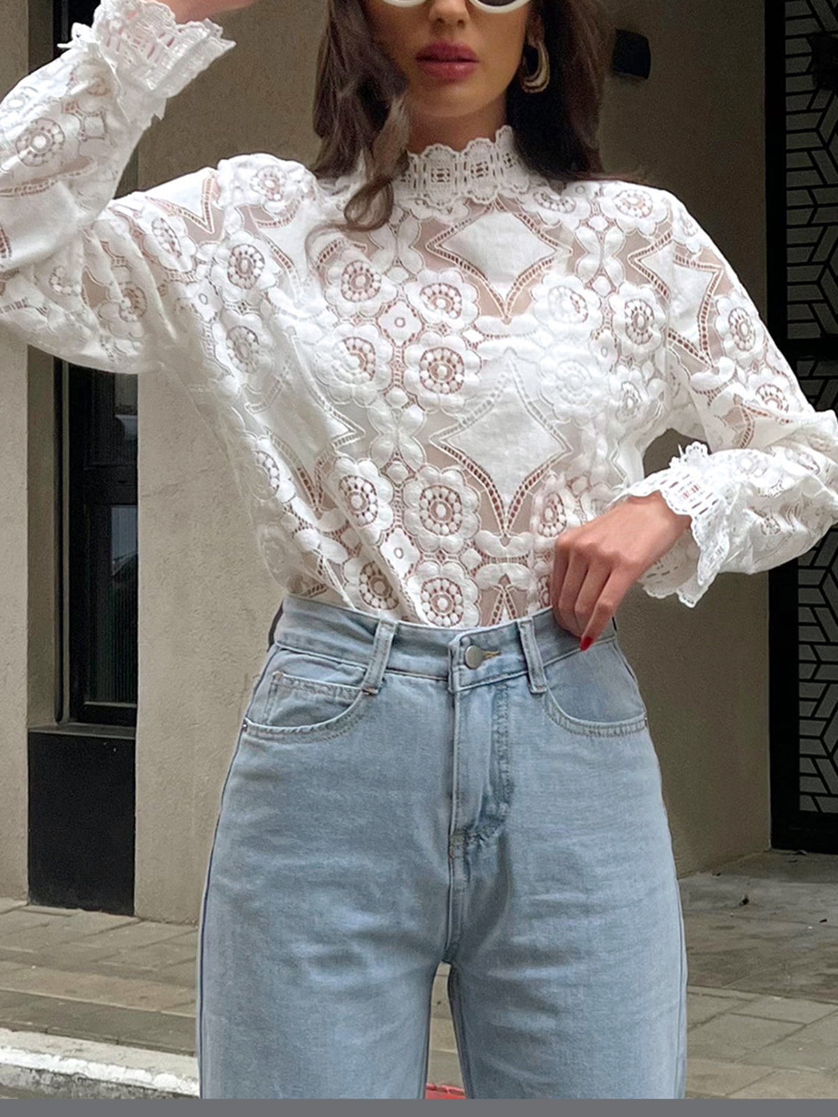 Océane Dubois® | T-shirt à col ras-du-cou à broderie de dentelle florale semi-transparente