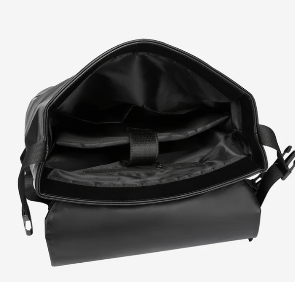 Sac à dos moderne homme en cuir noir