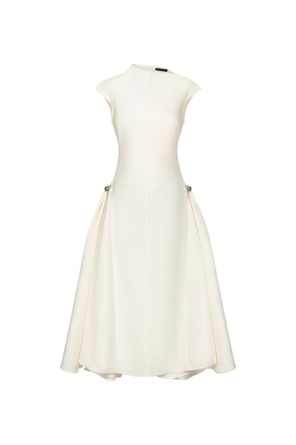 Robe longue sans manches chic et intemporelle