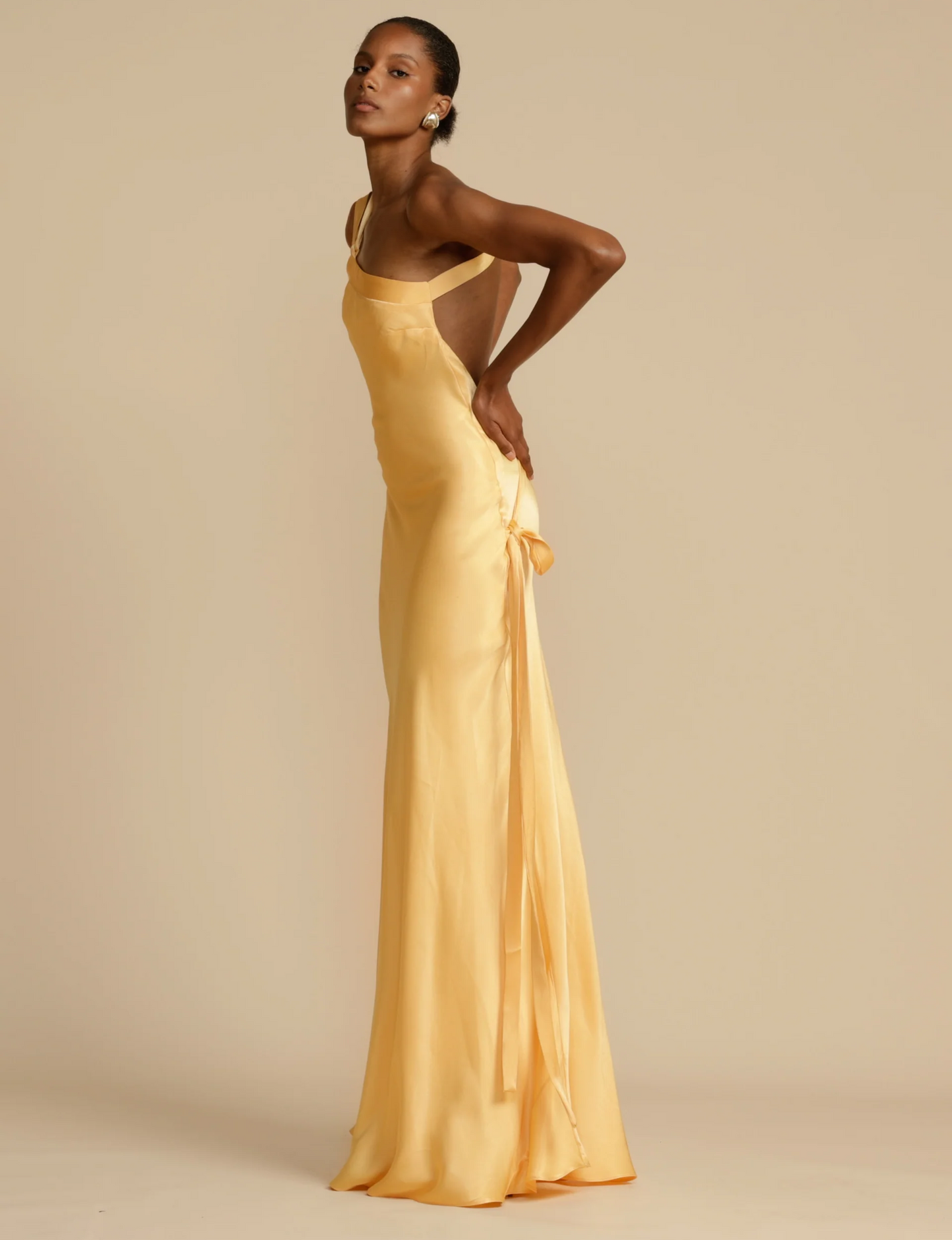 Robe Fluide en Soie à une Epaule Raffinée pour Femme