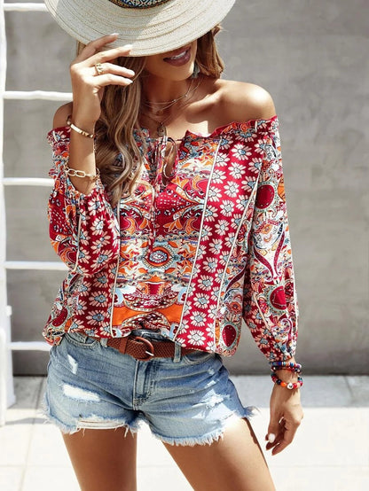 Chemise bohème à fleurs imprimée sur les épaules avec volants