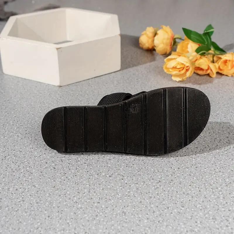 Chaussons Elégants à Brides Croisées Tissées pour Femmes