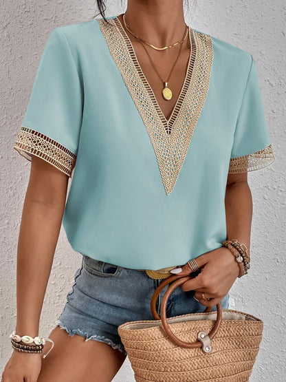 Davina | Élégante blouse ornée de dentelle luxueuse