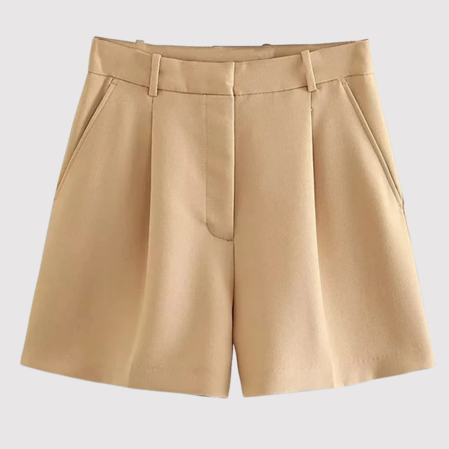 Short taille haute à la mode