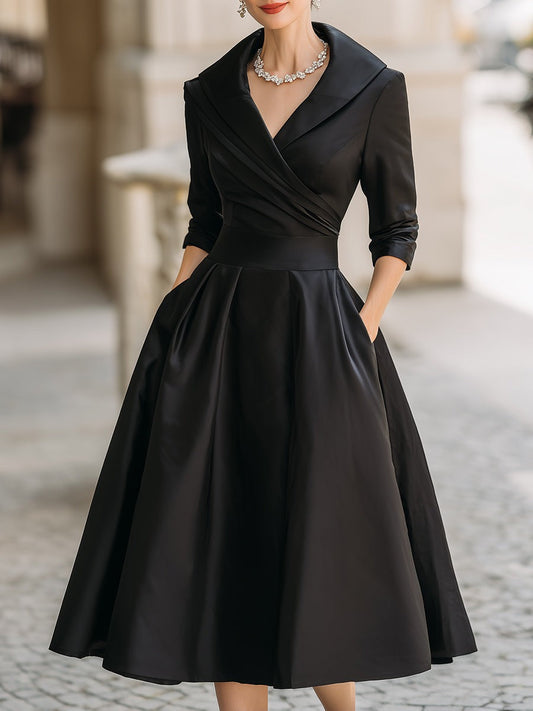 Robe midi en satin d'inspiration vintage avec col drapé