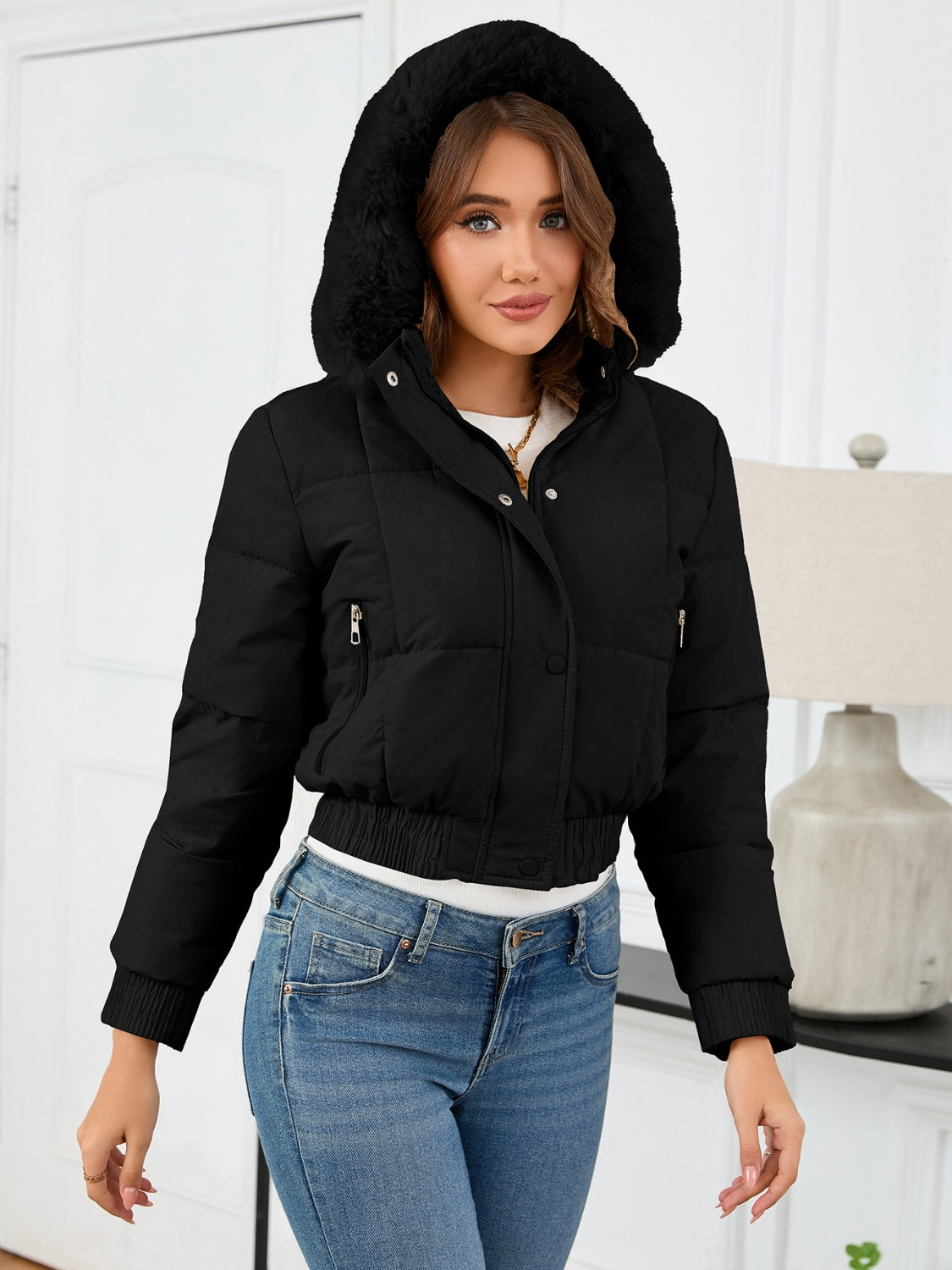Veste d'hiver confortable matelassée avec capuche en fourrure et poches