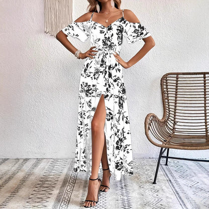 Robe longue fendue à épaules dénudées.