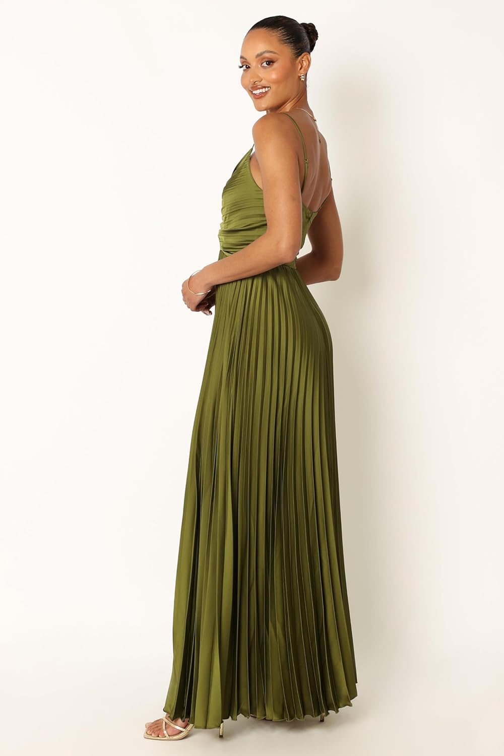 Robe mi-longue plissée élégante pour événements formels