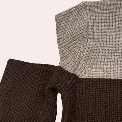 Pull en tricot bicolore avec manches ajourées