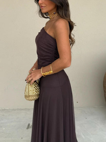 Robe longue avec une bretelle et empiècement en maille