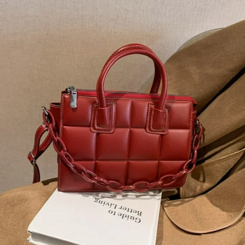 Sac à main en cuir matelassé avec chaîne