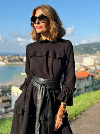 Robe noire élégante sans manches pour un look chic intemporel