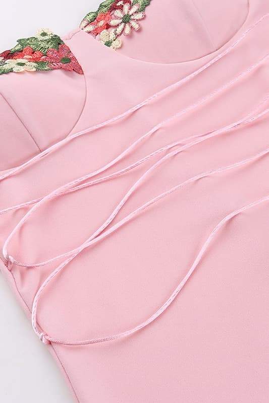 Pauline Laurent® | Robe midi avec broderie florale et dentelles