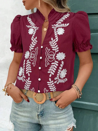 Blouse à manches courtes avec col cranté et volants brodés