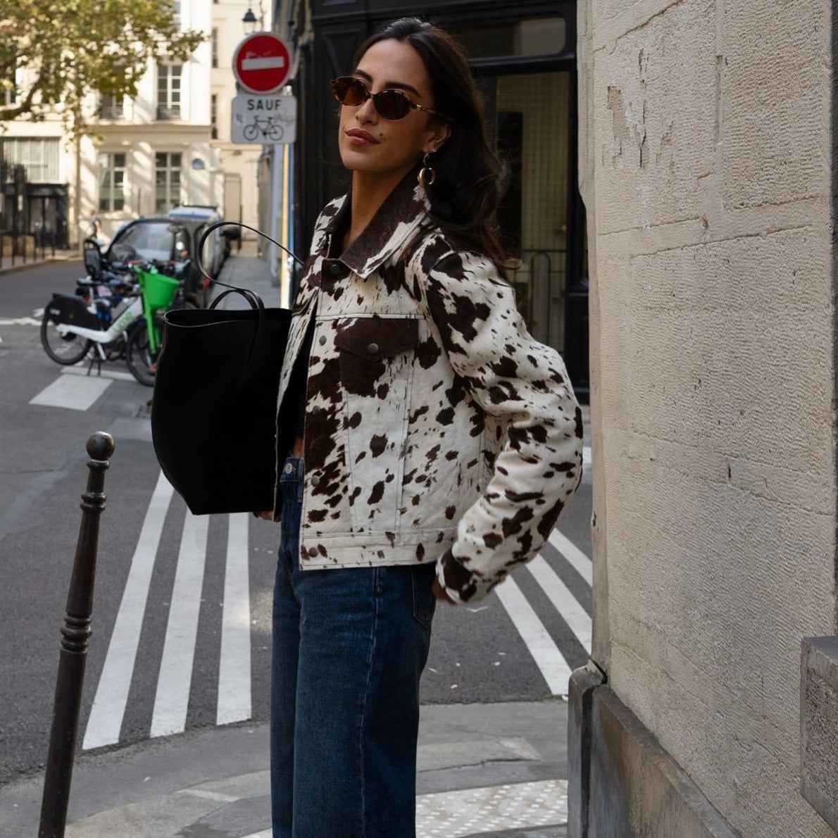 Veste à col cranté imprimé vache avec boutons pression stylés