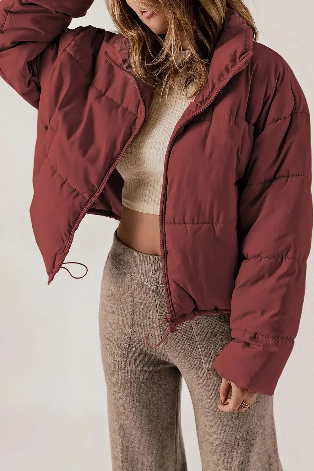 Manteau long chic à col et fermeture éclair pour un style superposé élégant