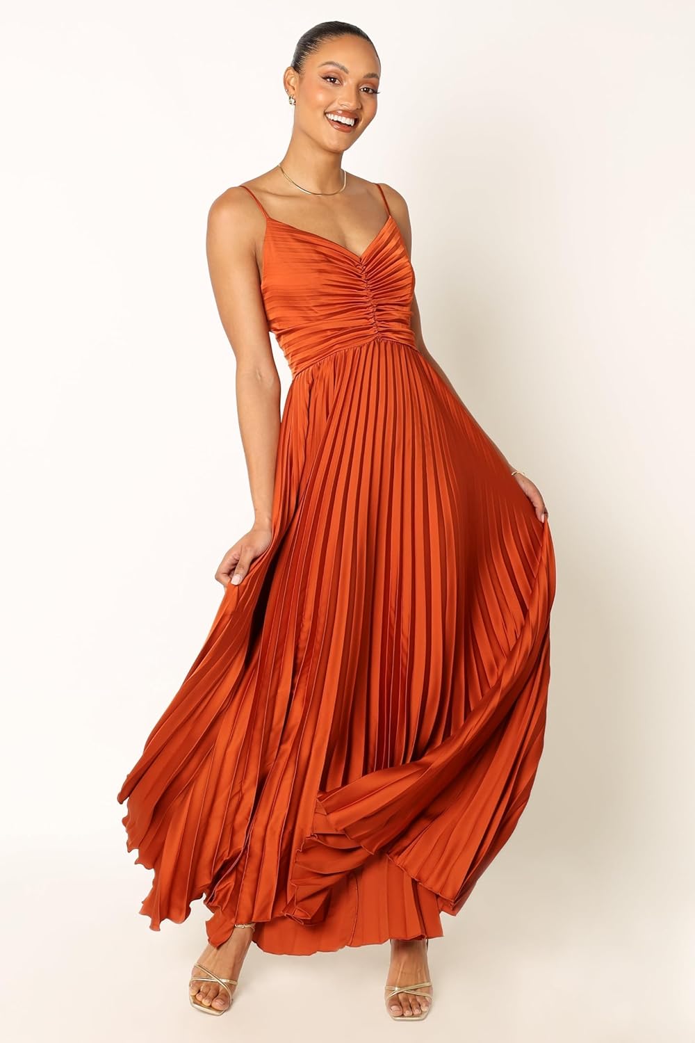 Robe mi-longue plissée élégante pour événements formels