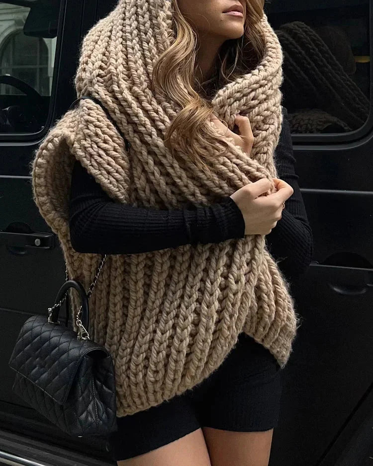 Pull à capuche tricoté surdimensionné et douillet