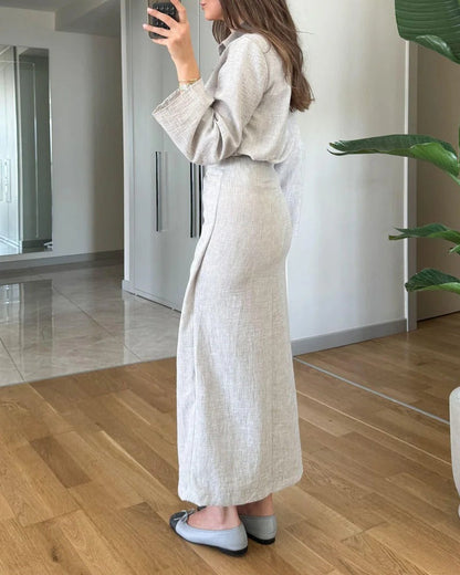 Ensemble chemise à revers et jupe à lacets