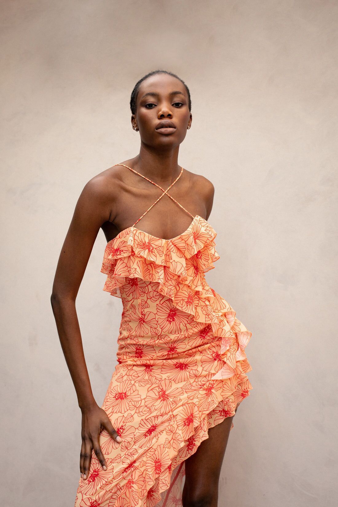 Pauline Laurent® | robe à volants en mousseline de soie avec encolure croisée