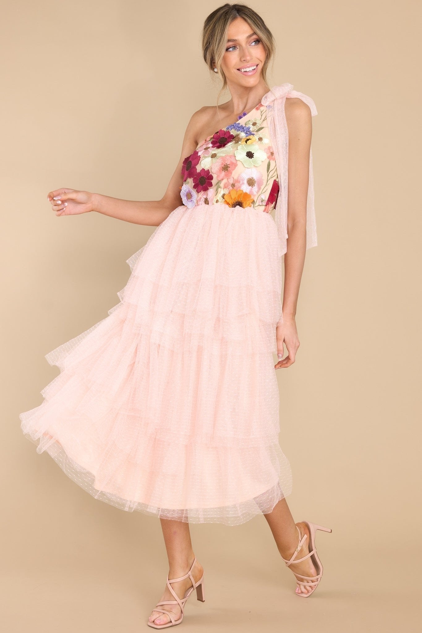 Pauline Laurent® | Robe midi à volants brodée