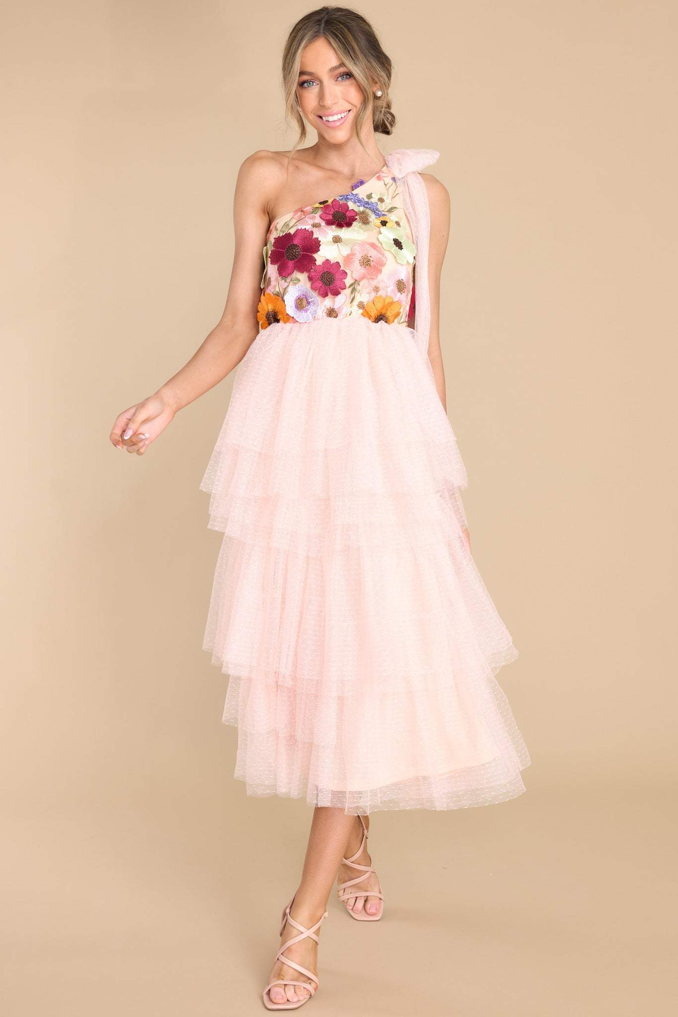 Pauline Laurent® | Robe midi à volants brodée