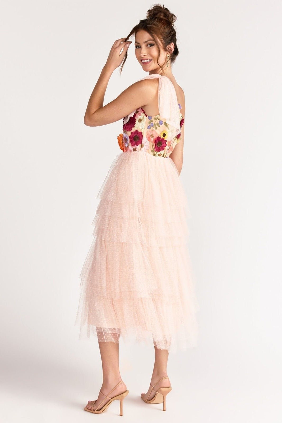 Pauline Laurent® | Robe midi à volants brodée
