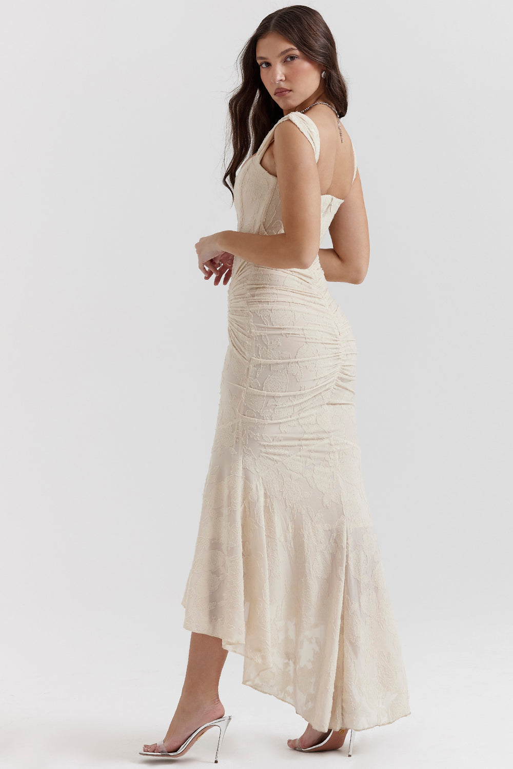 Robe midi fluide à taille cintrée valorisante
