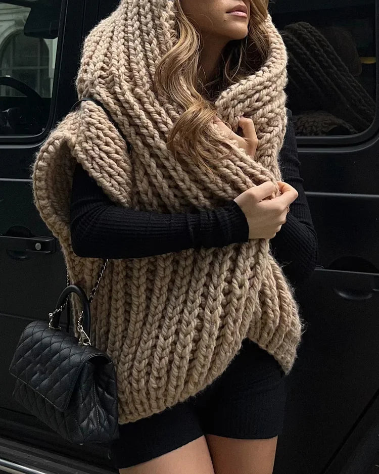 Pull à capuche tricoté surdimensionné et douillet
