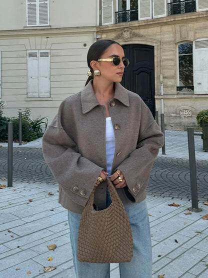 Veste matelassée élégante à revers pour saisons de transition