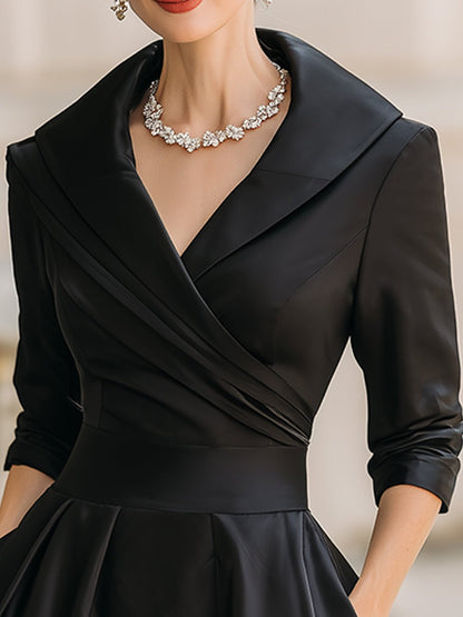 Robe midi en satin d'inspiration vintage avec col drapé