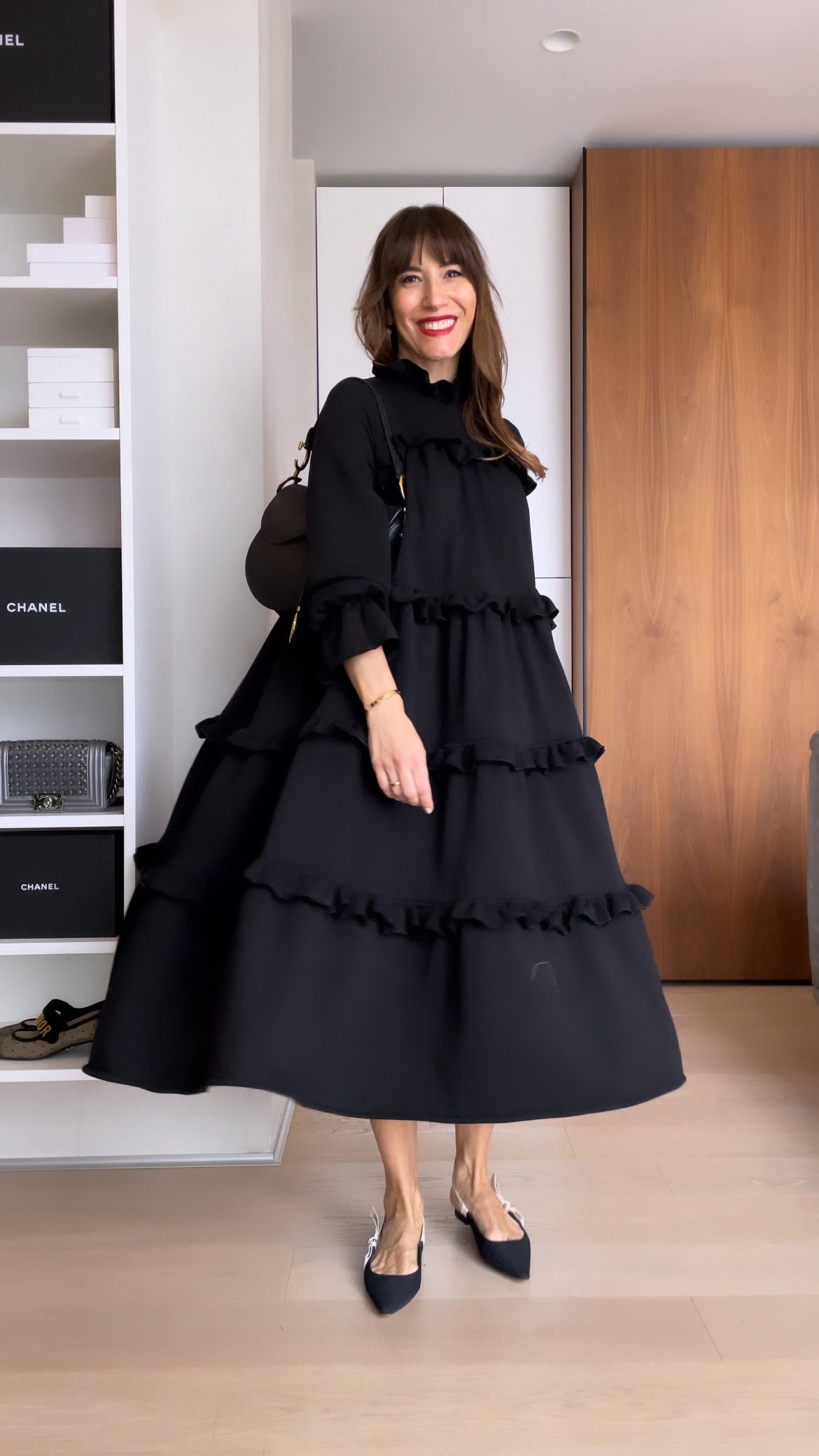 Robe noire élégante sans manches pour un look chic intemporel
